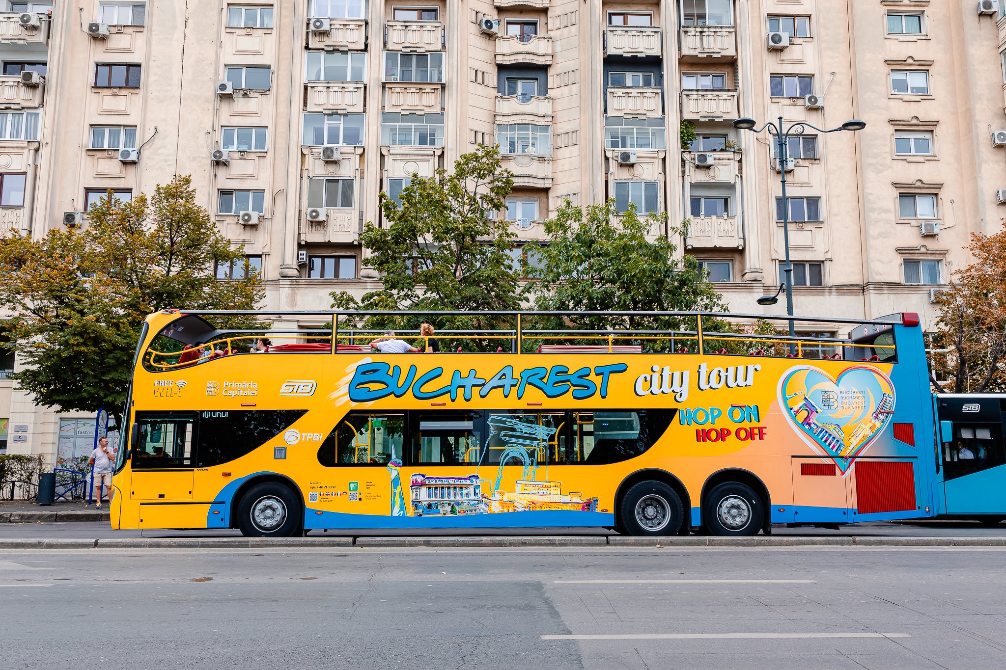 Autobuzele turistice ale Bucureștiului revin pe traseu după doi ani de blocaje și pierderi financiare. Cât costă un tur al Capitalei