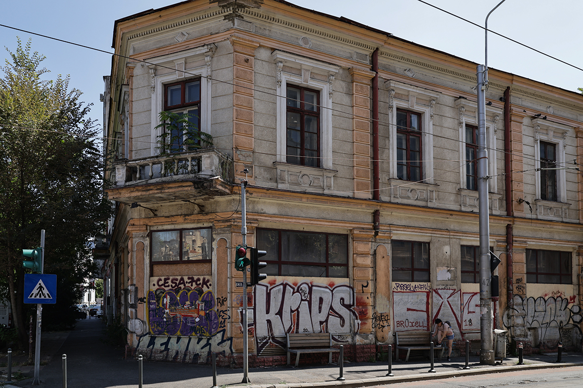 Zona veche din Calea Moșilor a îmbătrânit urât. Strada arată ca după un dezastru apocaliptic