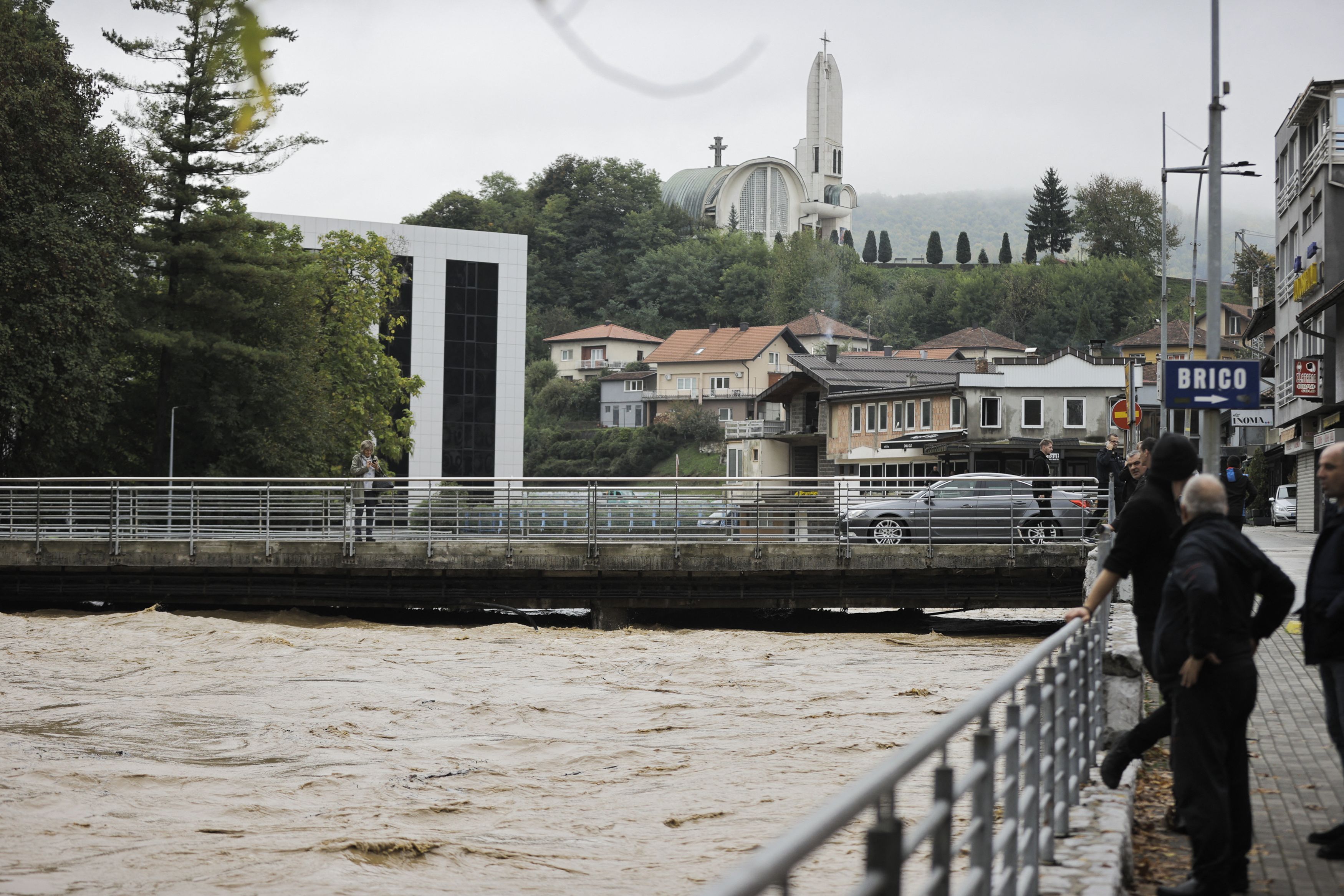 Ciclonul Cassandra a adus inundații devastatoare și a făcut 16 morți, în Bosnia