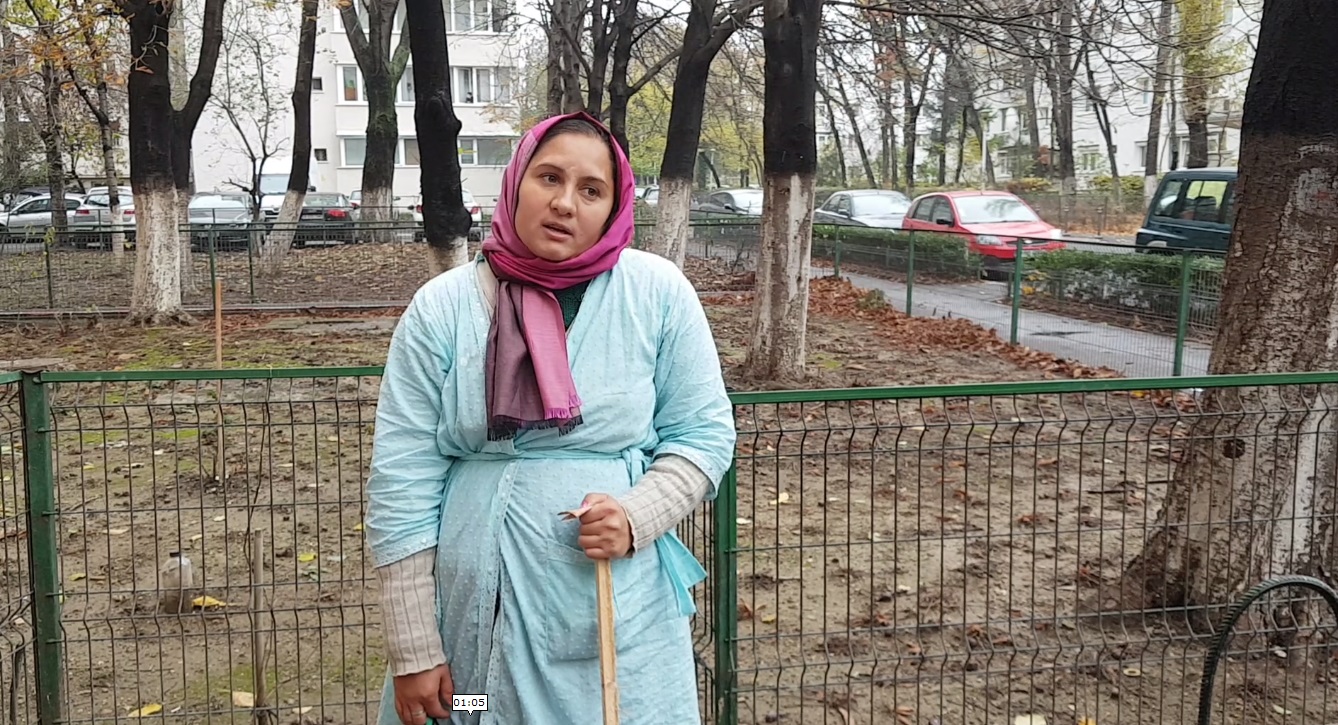 VIDEO / Cerasela din Leordeni, cerșetoarea care cântă imnuri religioase. ”M-ai văzut, m-ai ajutat, Domnul fie lăudat, măi...”