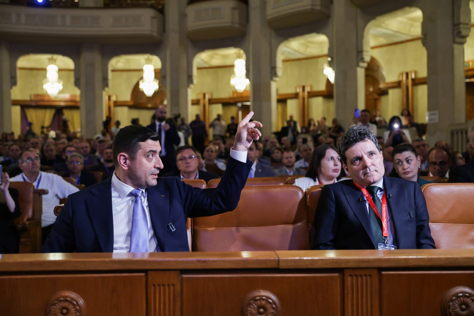 Nicușor Dan vs George Simion. Ce au spus la prima confruntare înaintea turului 2 al alegerilor prezidențiale, la Congresul BNS