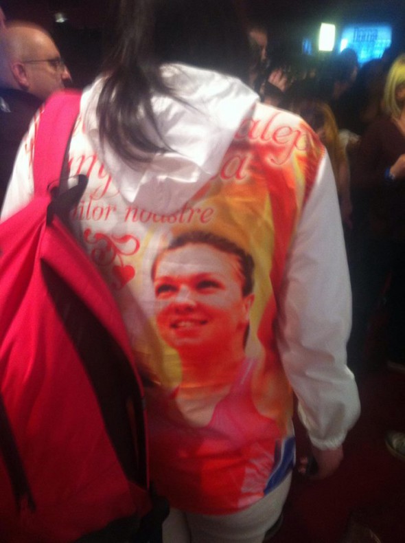 Simona Halep nu este lăsată de izbeliște la greu. Fanii ei înfocați și radicali îi iartă și rușinea din meciul cu Elena Vesnina! SportNews spune adevărurile dureroase despre situația numărului 4 WTA / GALERIE FOTO