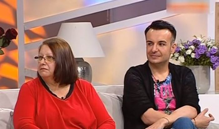 Prezentare de modă in memoriam Răzvan Ciobanu. Părinții regretatului designer au urmărit show-ul din public, cu lacrimi în ochi