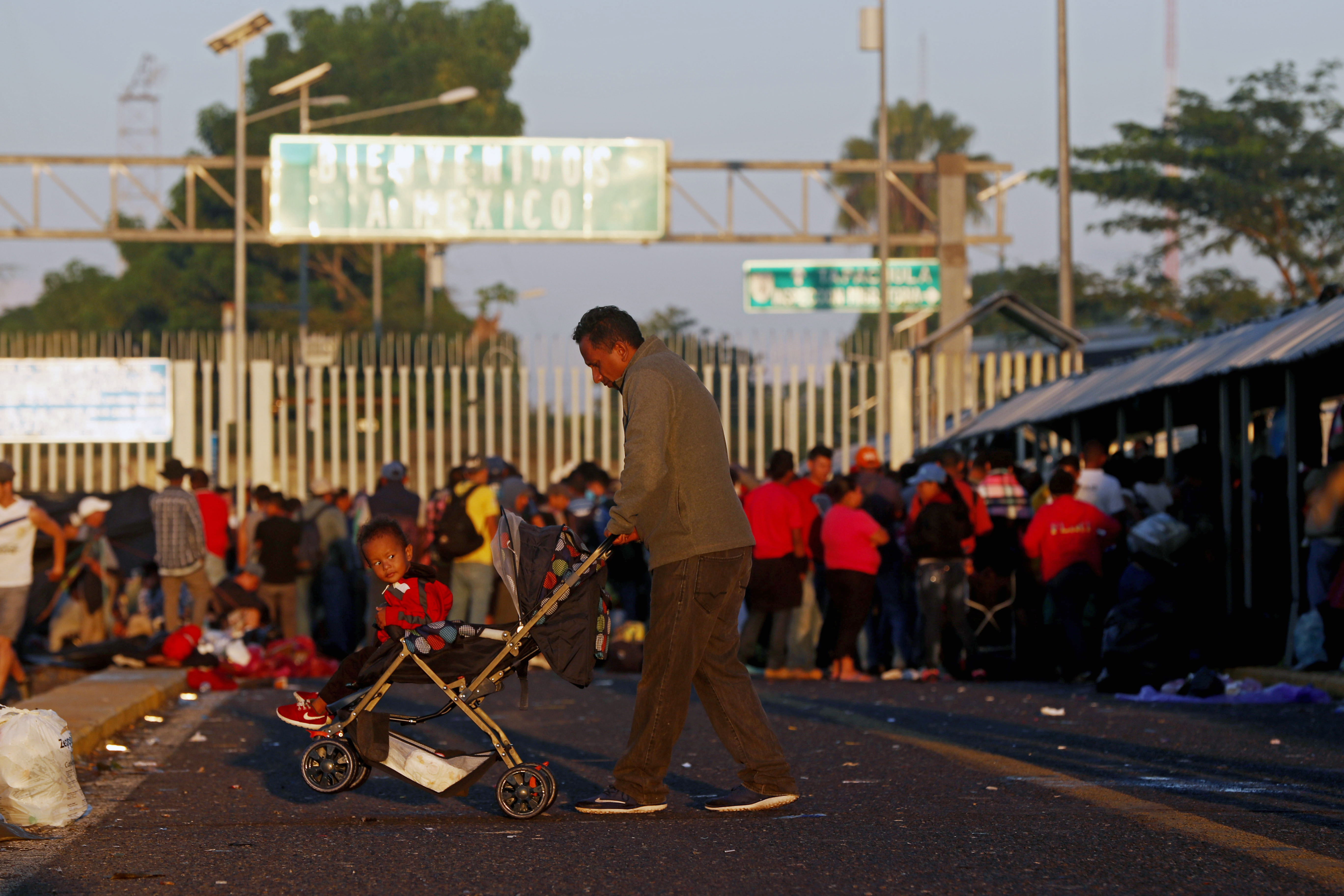 FOTO | Caravana uriașă de imigranți care se îndreaptă spre SUA se micșorează. Decizia luată de mii de oameni