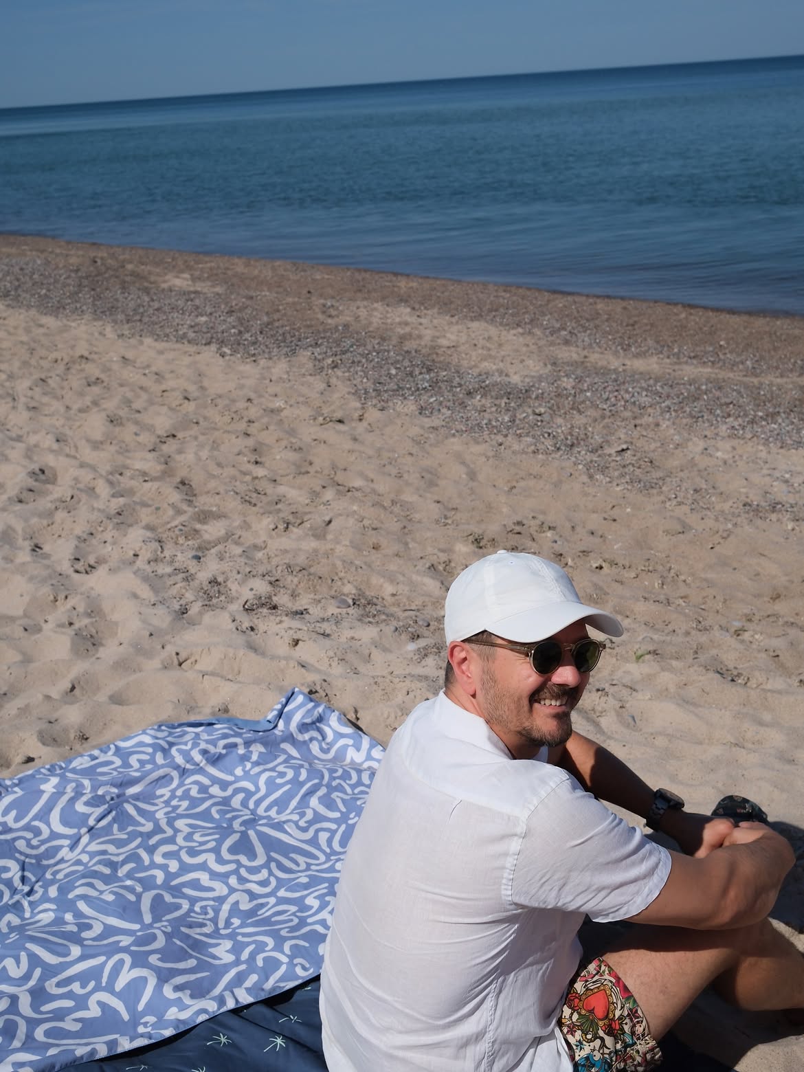 Cine sunt vedetele care au mers la plajă cu prosopul și mâncare la pachet: „Să scapi de gălăgia turismului de august”