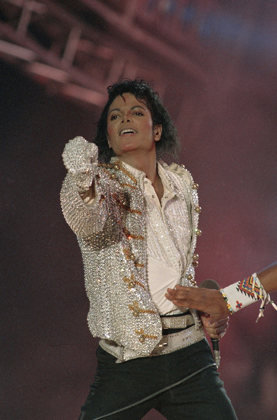 Placa lui Michael Jackson de la București a fost recondiționată. Unde urmează să fie amplasată