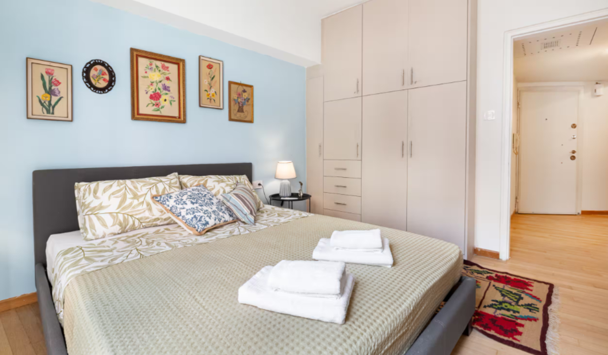 Cum arăta apartamentul închiriat prin Airbnb, din clădirea care s-a prăbușit după o explozie, în Atena