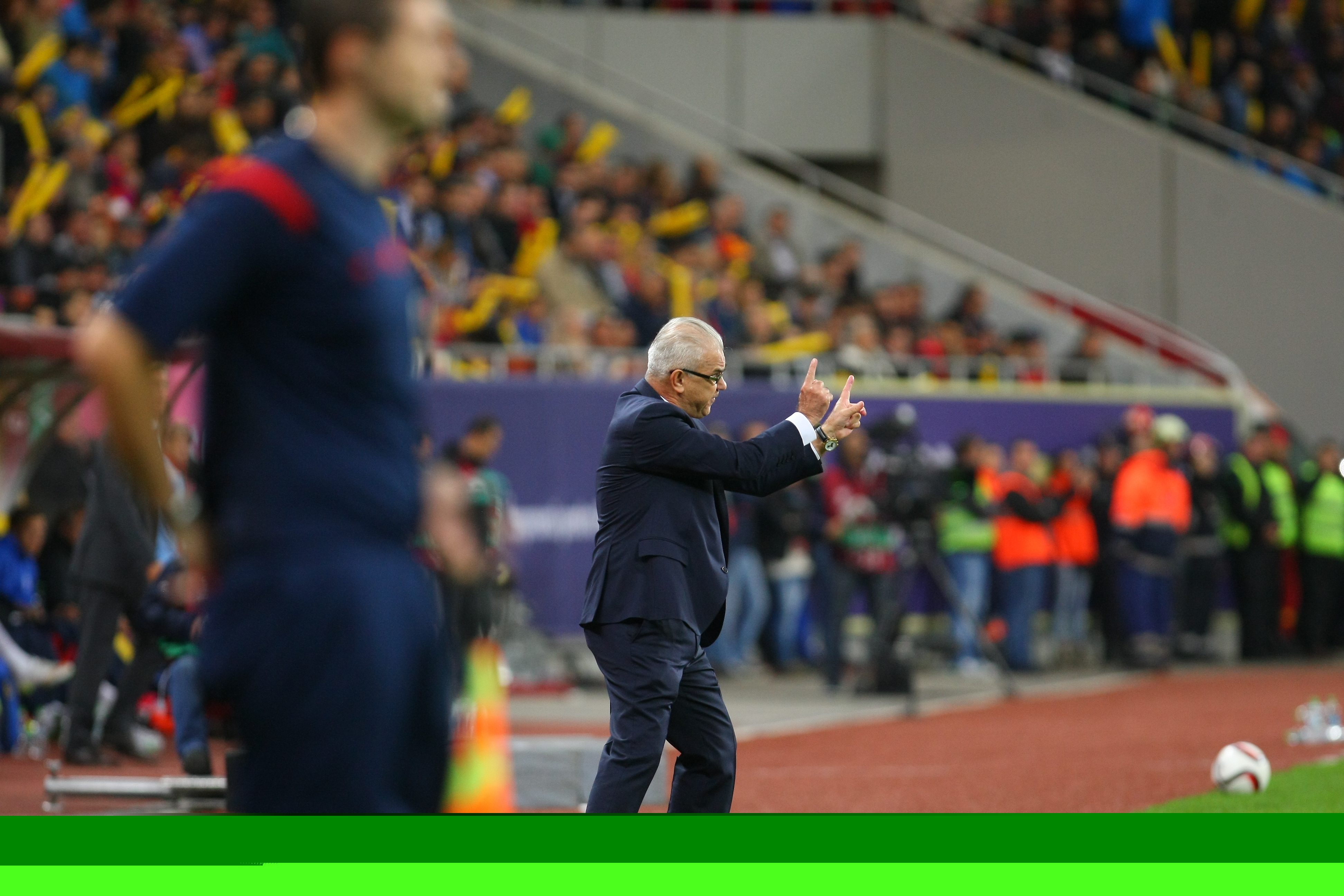 PRELIMINARIILE EURO 2016 / România - Finlanda 1-1! Dramă tricoloră pe ”Arena Națională”! Pohjanpalo ne-a dat lovitura, Hoban a egalat în prelungiri! Oaspeții n-au primit un penalty! Am fost calificați 52 de minute la turneul final din Franța! Dacă batem în Feroe, suntem la EURO! Tricolorii au asaltat poarta lui Hradecky, dar n-a intrat! Meciul a semănat cu jocul din 1985, cu Irlanda de Nord! / LIVEBLOG&FOTO
