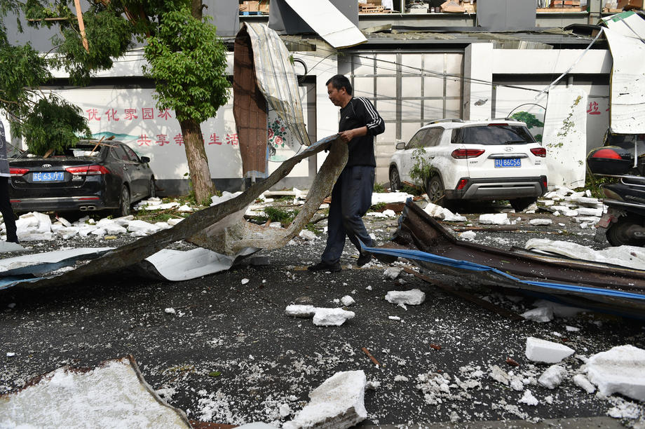 Două tornade violente au lovit China. Autoritățile au raportat cel puțin 12 morți și sute de răniți