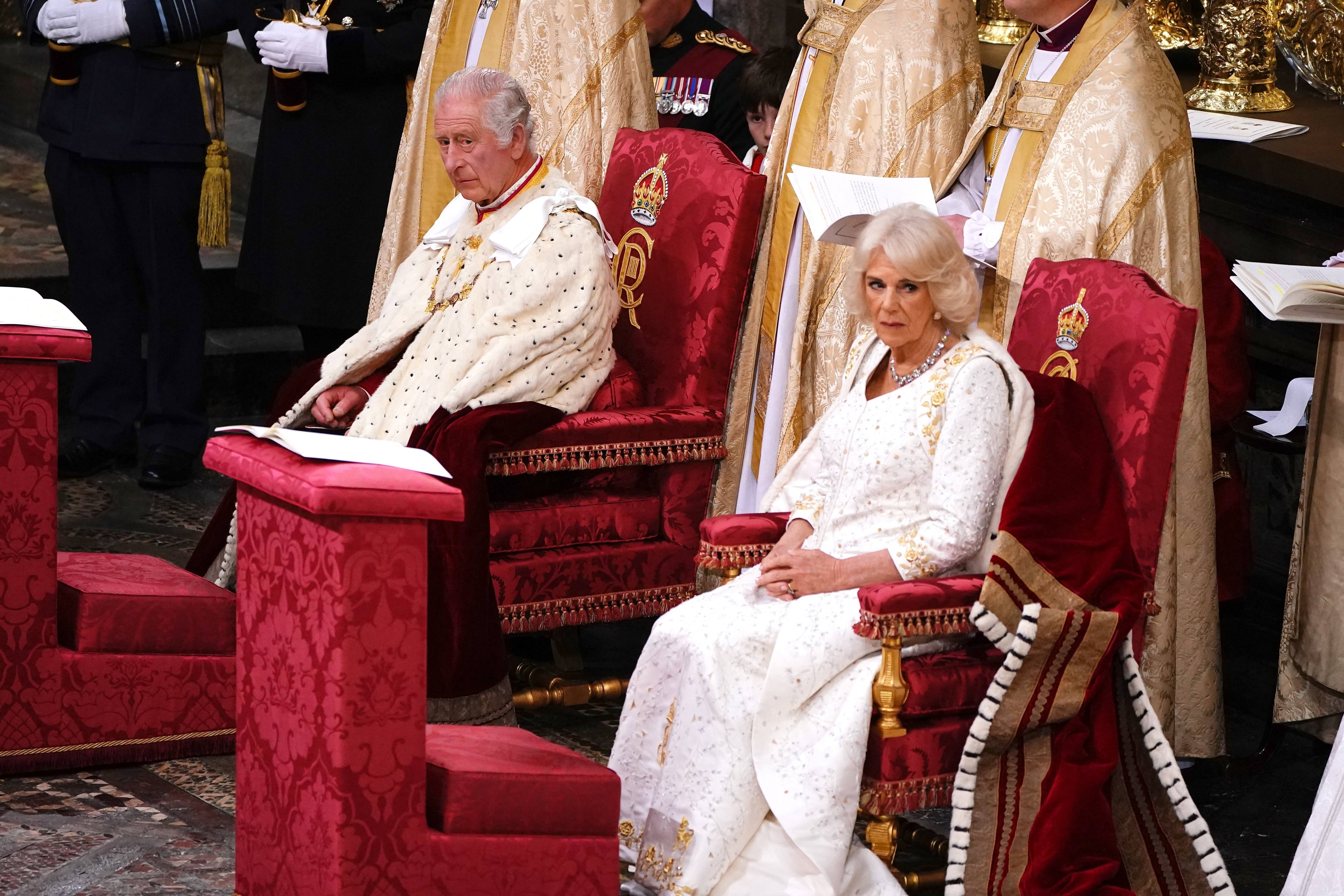 Charles și Camilla, încoronați rege și regină ai Marii Britanii. Ceremoniile s-au încheiat cu salutul de la balconul Palatului Buckingham