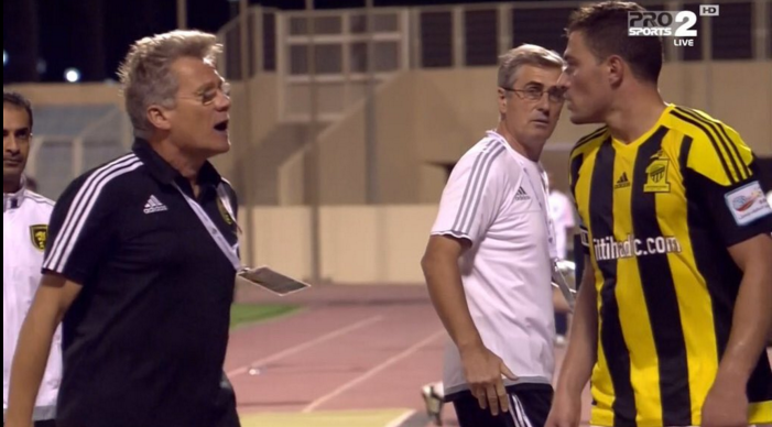 Boloni, scos din minţi de reacția unui fotbalist de la Al Ittihad. ^Fanii s-au enervat, după 1-1, în deplasare, și îi cer demisia / VIDEO