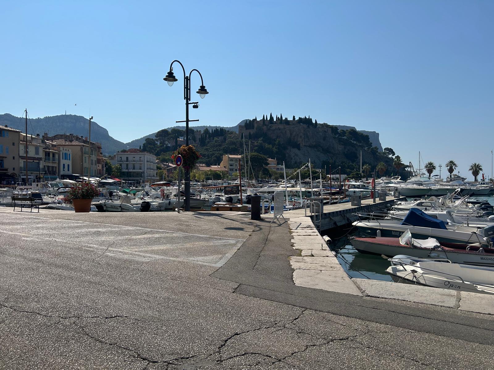 Libertatea a vorbit cu legendarul Michel Platini, care s-a retras la Cassis, pe malul Mediteranei. Cât costă să mănânci la restaurantul marelui „Platoche”