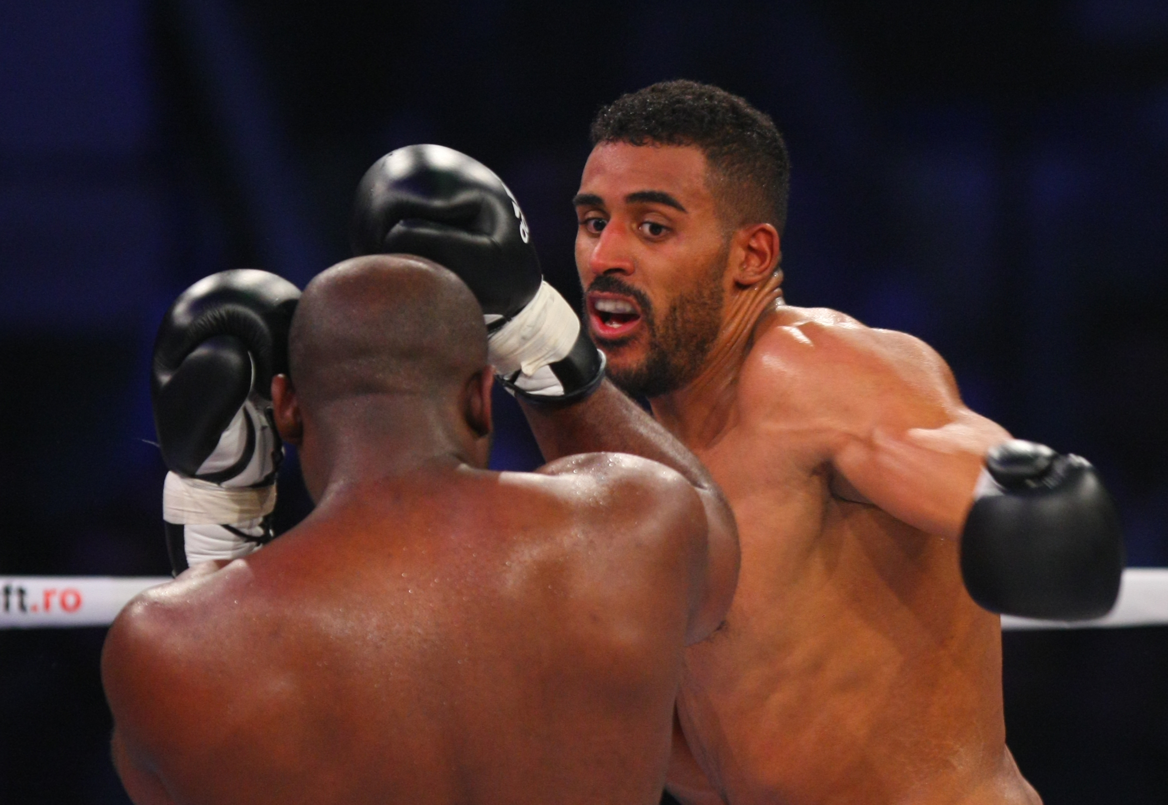 Meciul în urma căruia Amansio Paraschiv a devenit campion mondial Superkombat New Heroes! VIDEO& FOTO