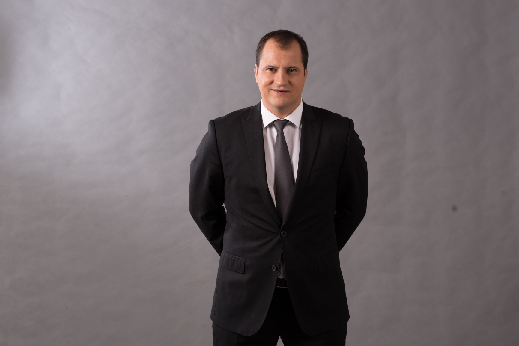 Șerban Huidu, criticat după ce a ironizat ispitele și concurentele de la Insula iubirii 2025: „Doamnele m-au făcut misogin”