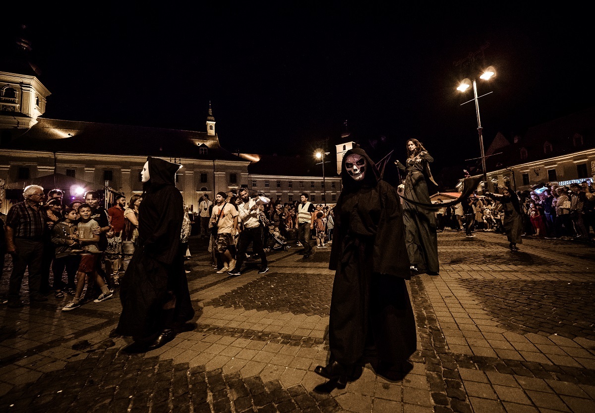 Atmosferă de poveste la Festivalul Medieval din Sibiu 2017. Cavaleri, domnițe și rock medieval în Piața Mare