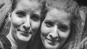 „Beleszakadt a szíve a bánatba és a lányai után halt” – megszólalt a Huszti ikrek édesapjának özvegye