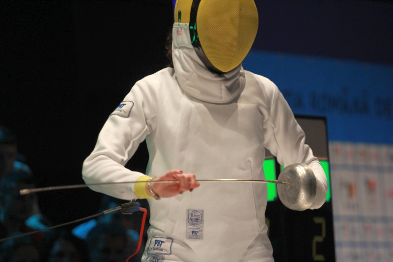 Simona Pop și Tibi Dolniceanu sunt campionii României la spadă, respectiv la sabie / FOTO