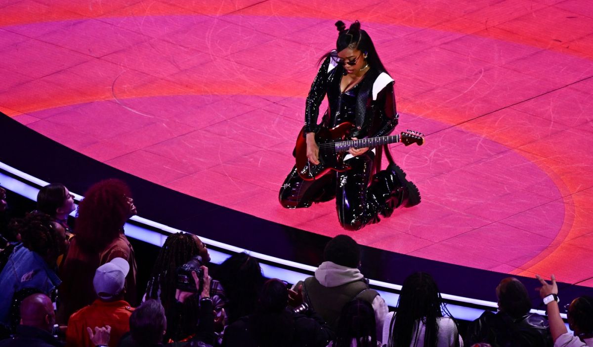 Usher a făcut spectacol cu hiturile sale în pauza Super Bowl 2024. Invitații-surpriză din timpul show-ului | VIDEO