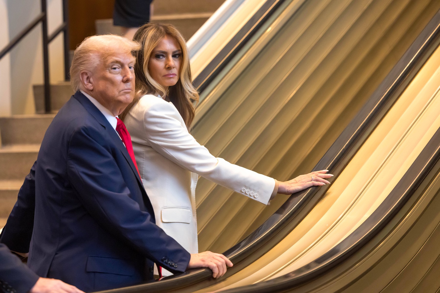 Scara rulantă de la ONU s-a stricat când Donald Trump și Melania au pășit pe ea: „Prima-doamnă era să cadă” I VIDEO