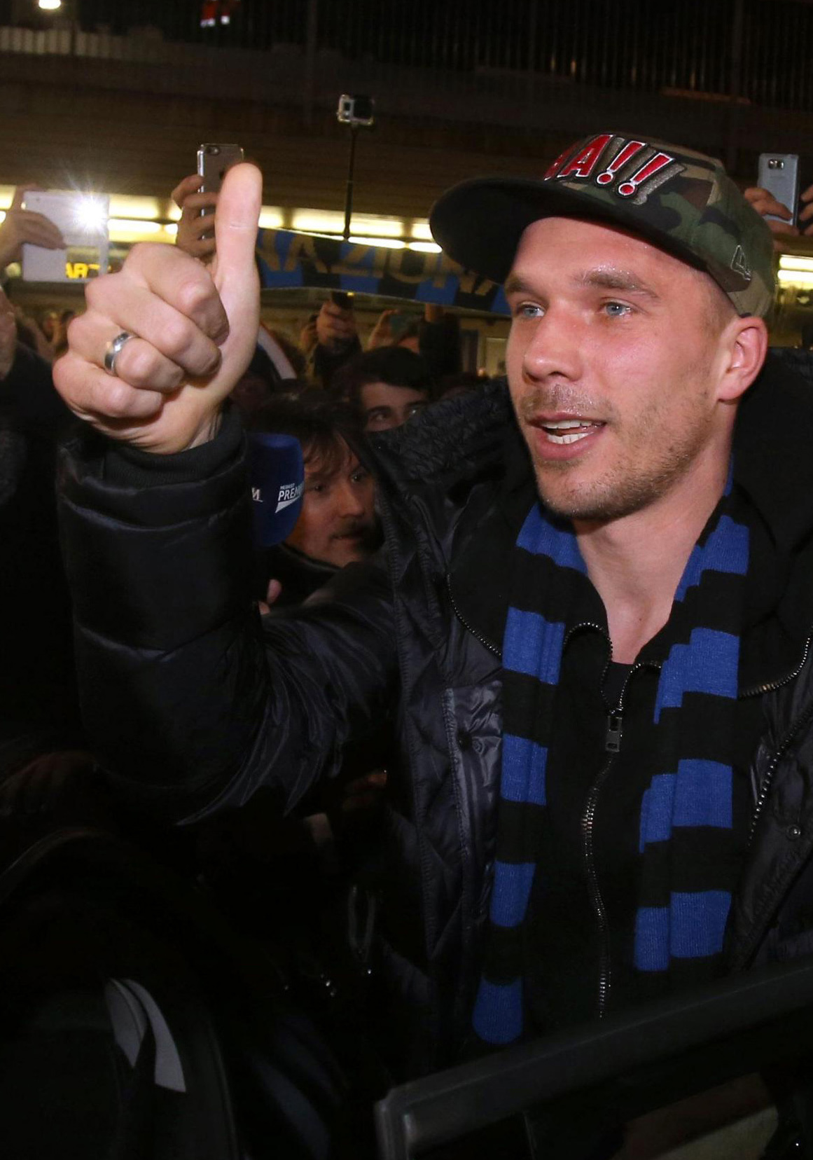 Lukas Podolski primit ca un REGE la Milano / GALERIE FOTO