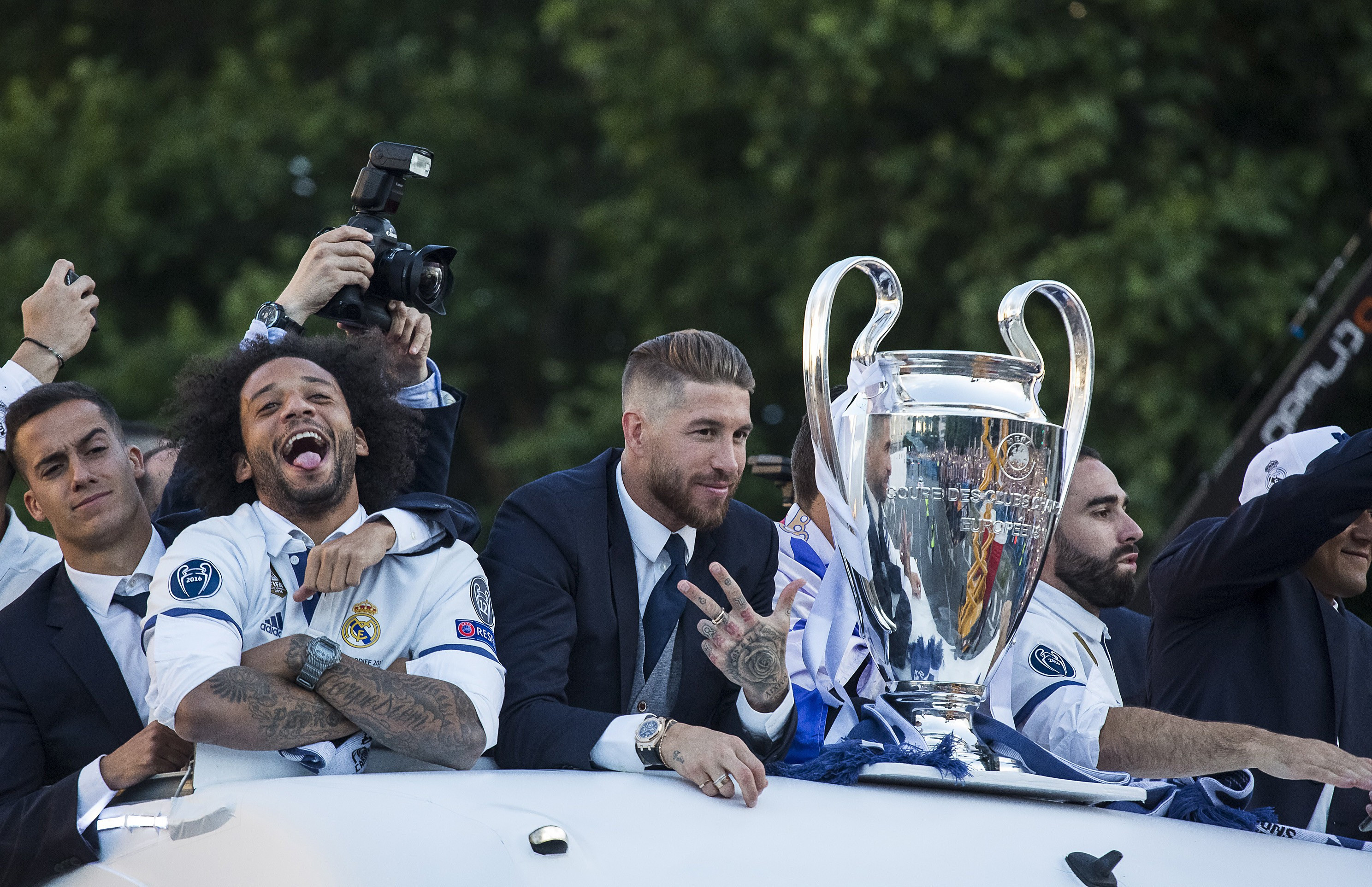 Fotbaliștii lui Real au fost primiți ca niște eroi la Madrid. Mii de fani au ieșit pe străzi să vadă trofeul Champions League / FOTO&VIDEO