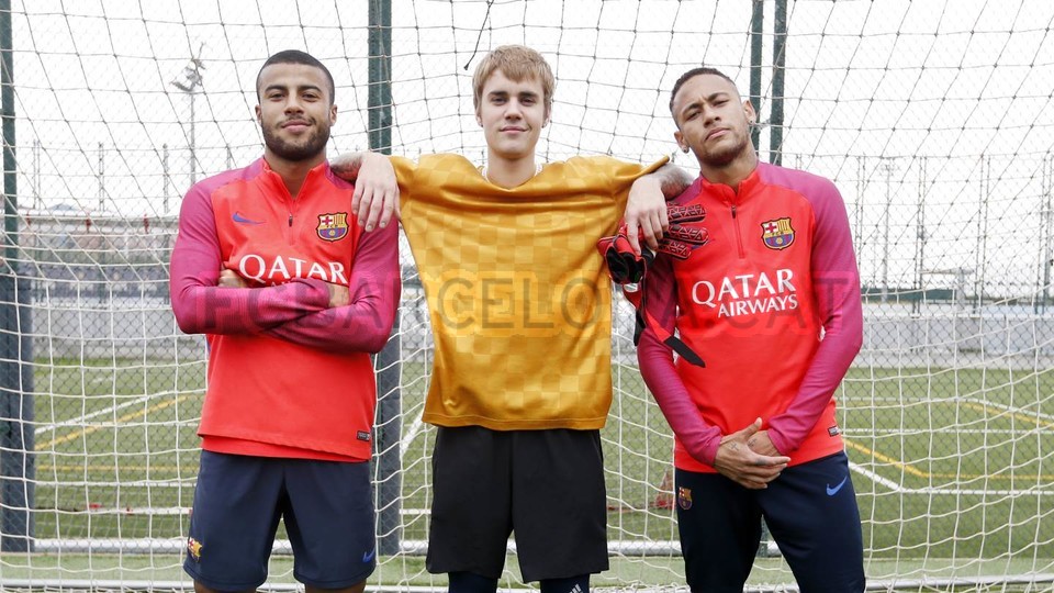 Justin Bieber s-a antrenat împreună cu vedetele echipei FC Barcelona / GALERIE FOTO&VIDEO