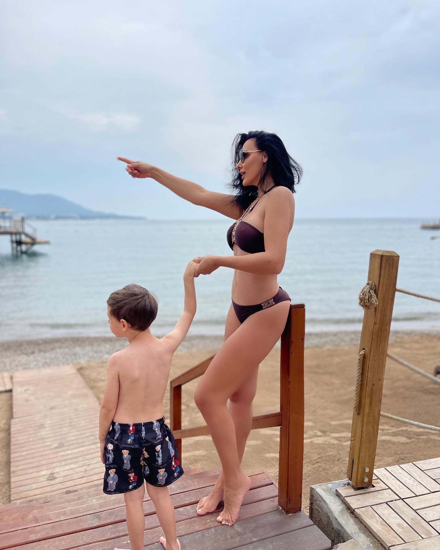Cum arată fiul lui Ștefan Bănică jr și al Laviniei Pîrva la vârsta de 4 ani. Imagine cu Alexandru și mama lui