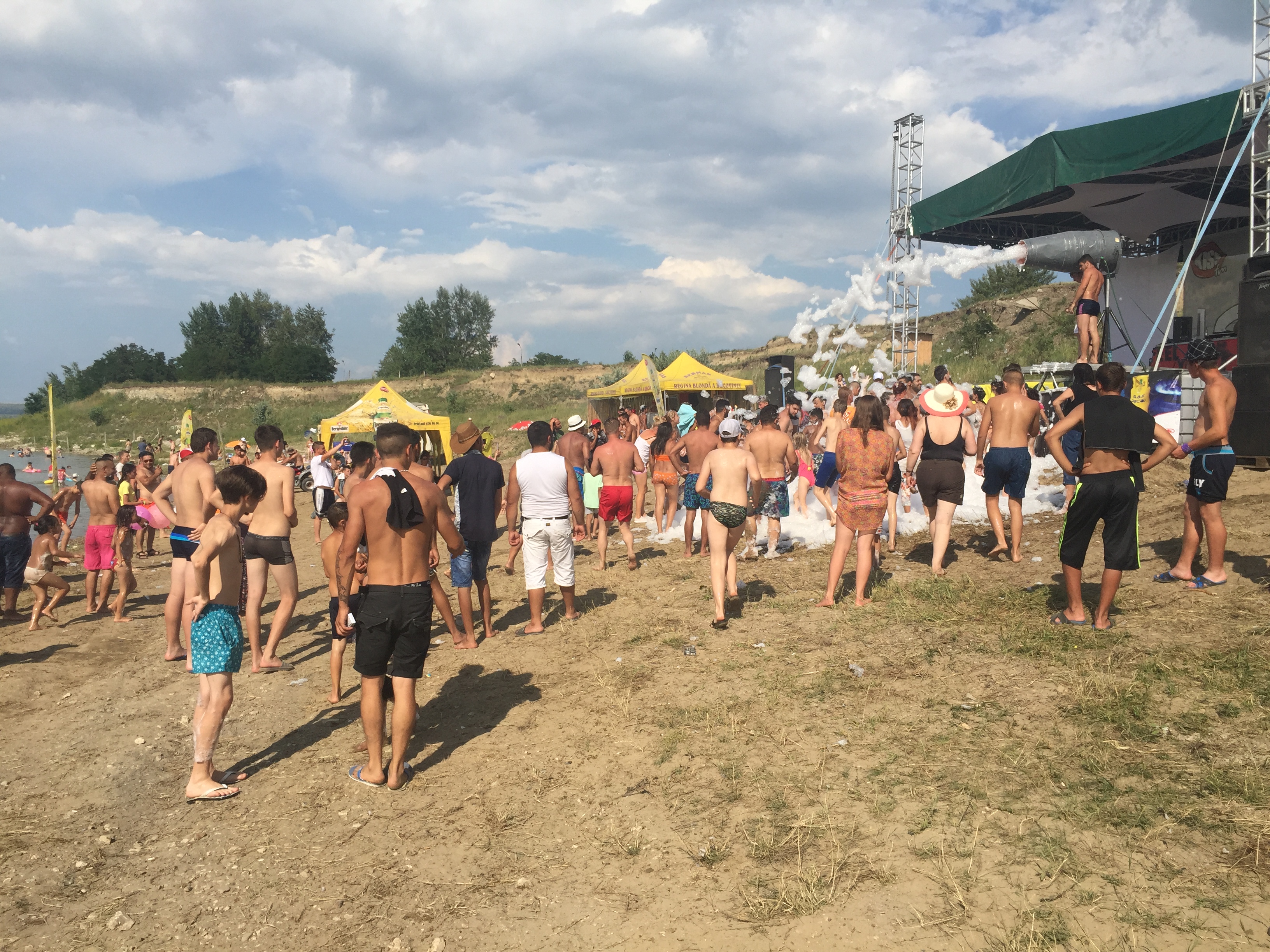Ce Mamaia? Botoșănenii au propriul «litoral» la malul Prutului!
