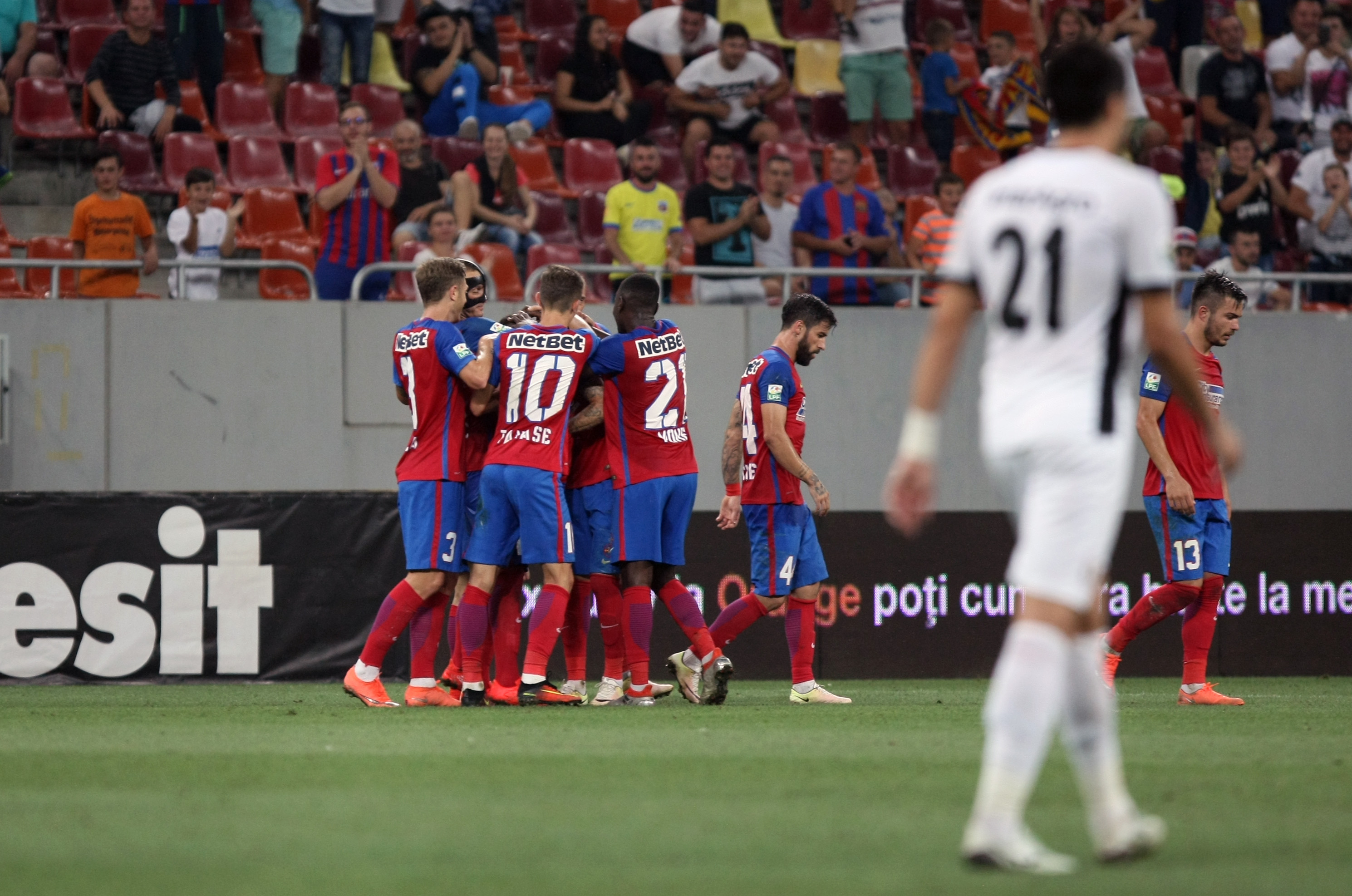 Liga 1, Etapa a 7-a. Steaua - Astra 1-0. GOLdrin a decis jocul, dintr-o lovitură liberă! Junior Morais, eliminat în final! Meciul s-a încheiat cu îmbrânceli/ VIDEO&FOTO