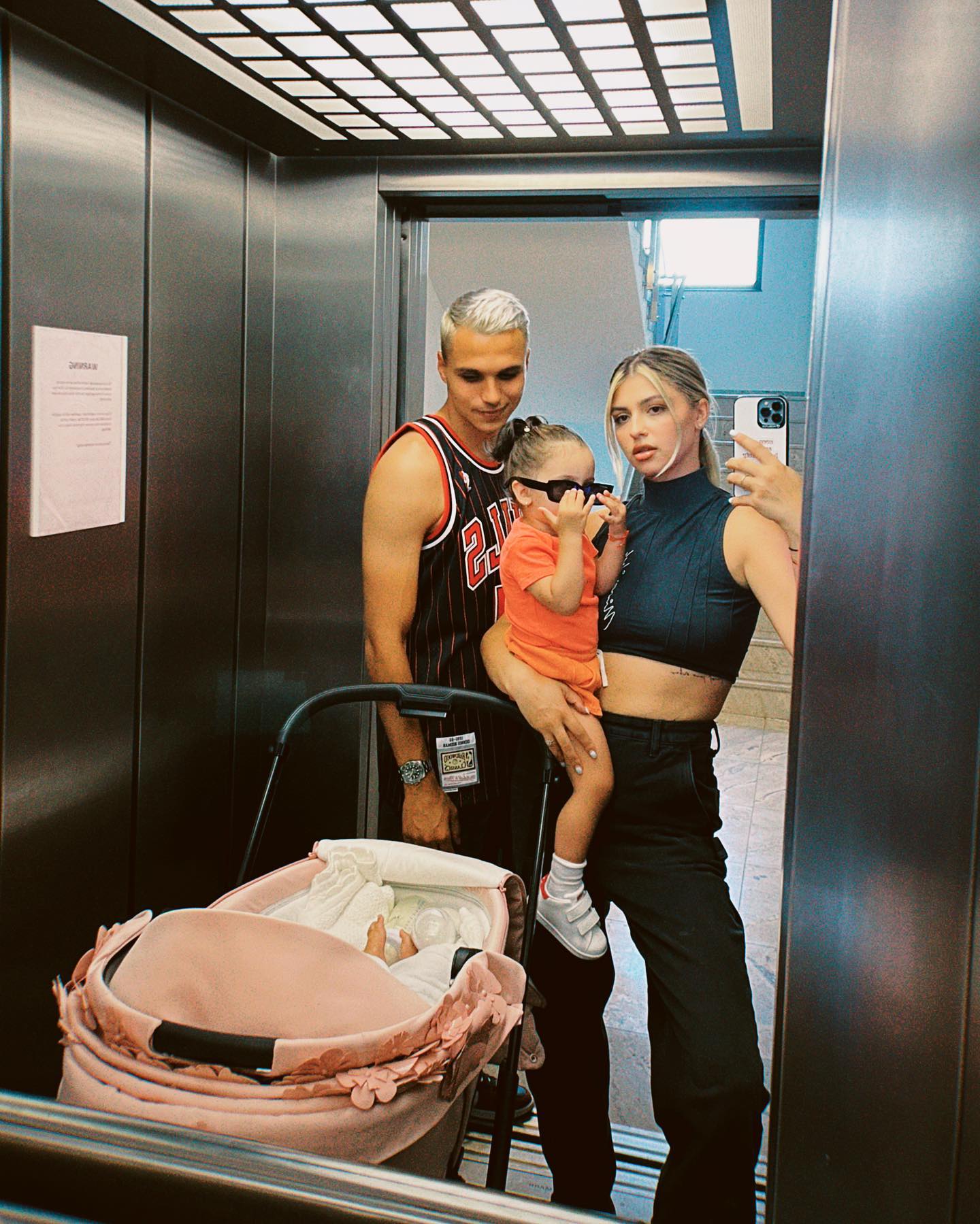 Vloggerița Irina Deaconescu, mesaj pentru cei care sunt deranjați de plânsetele copiilor în avion: „E nevoie de puțină empatie”