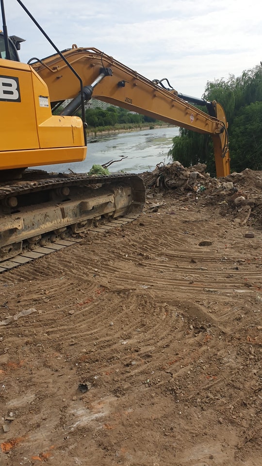 Apele Române: Peste 300 de tone de deşeuri au fost scoase din Lacul Fundeni în 5 zile