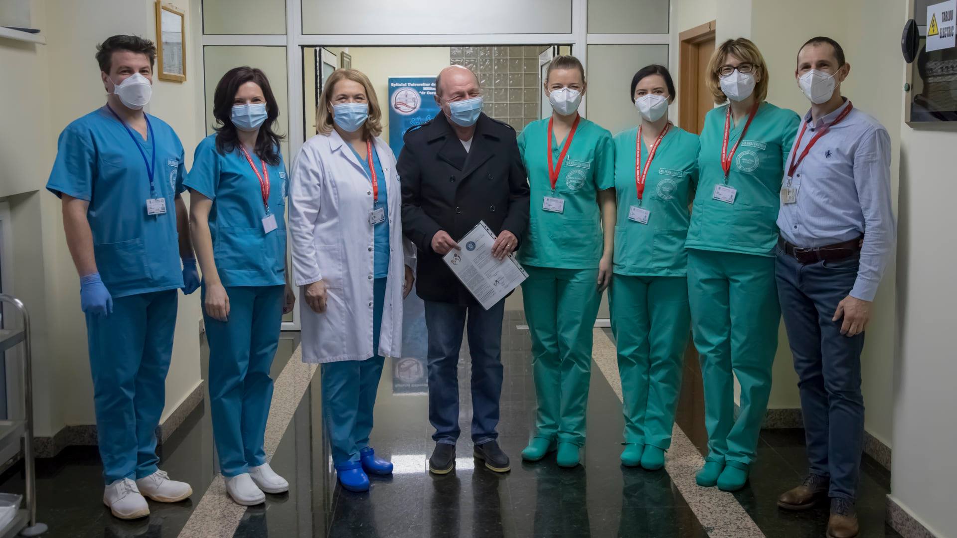 Fostul președinte Traian Băsescu s-a vaccinat anti-Covid la Spitalul Militar. „A fost foarte plăcut”