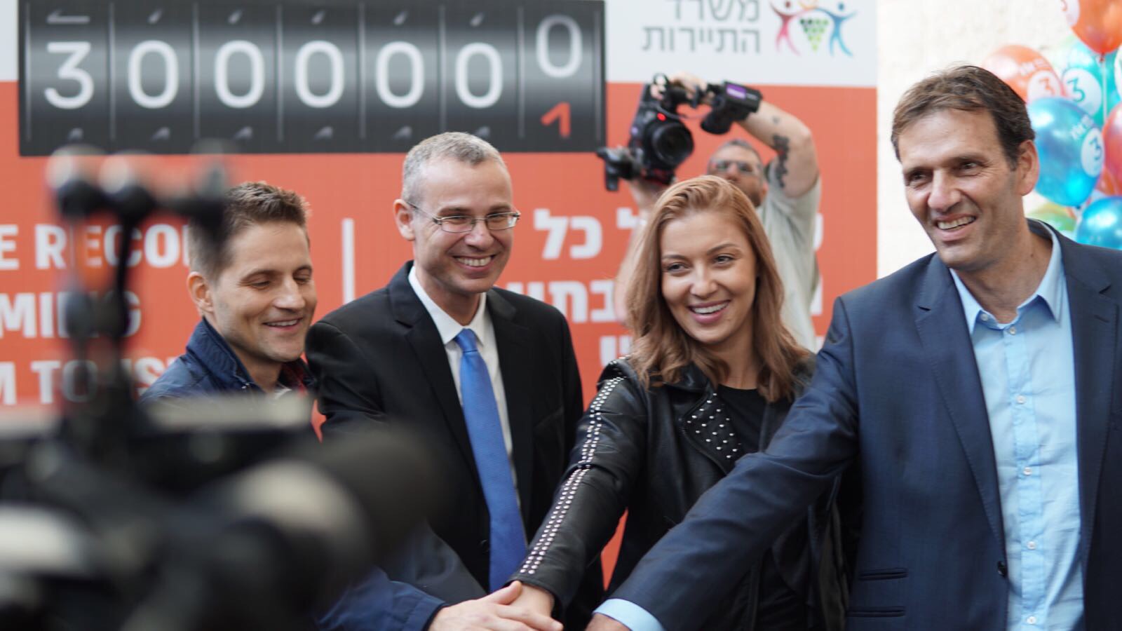 VIDEO | O româncă a fost primită cu fast, în Israel. A fost vizitatorul cu numărul trei milioane