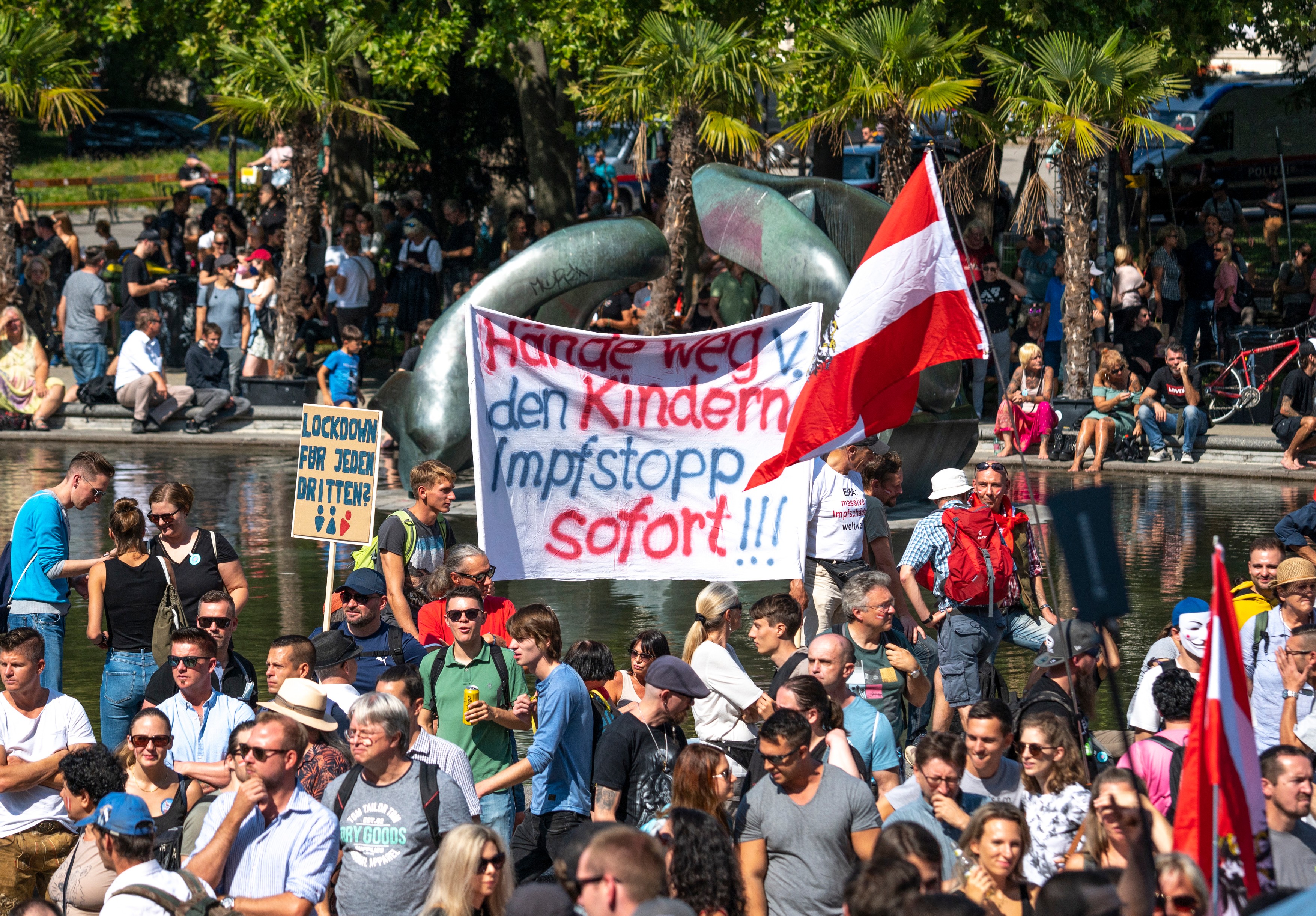 Noi proteste cu zeci de mii de participanți în Franţa, Austria şi Turcia împotriva pașaportului sanitar
