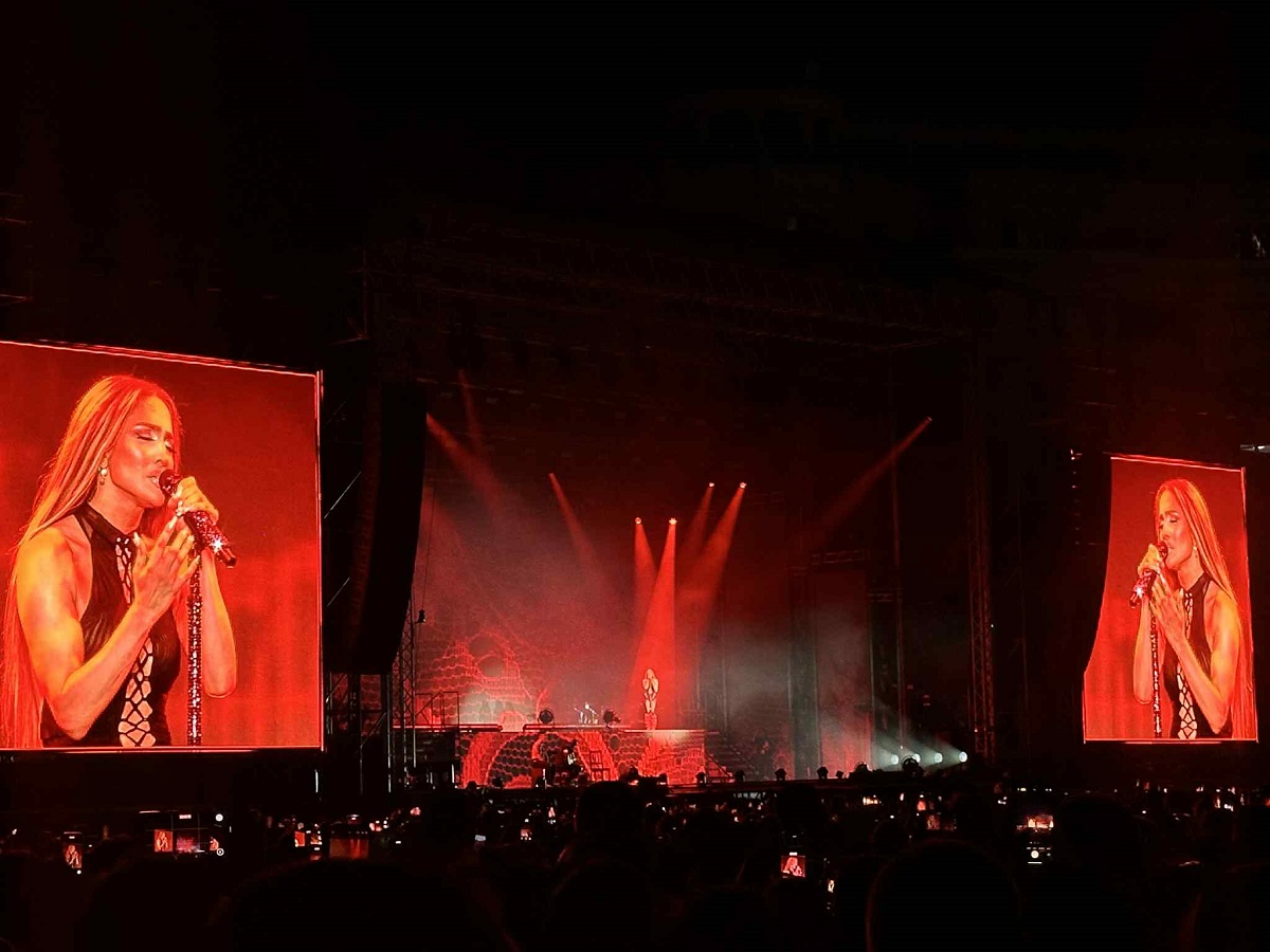 Imagini de la concertul lui Jennifer Lopez din București. Mesajul artistei pentru fanii români: „Faceți ce iubiți”