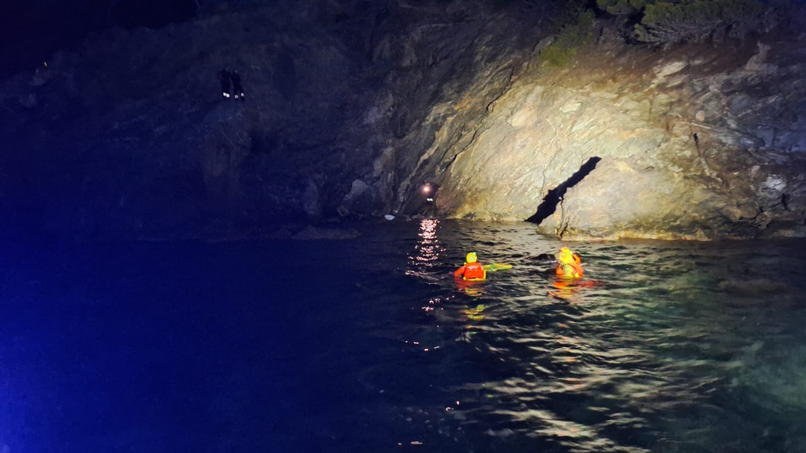 Un român în vacanță pe Coasta de Azur a căzut în mare, de pe stânca Pointe de Mourret înaltă de 37 de metri, și a murit pe loc