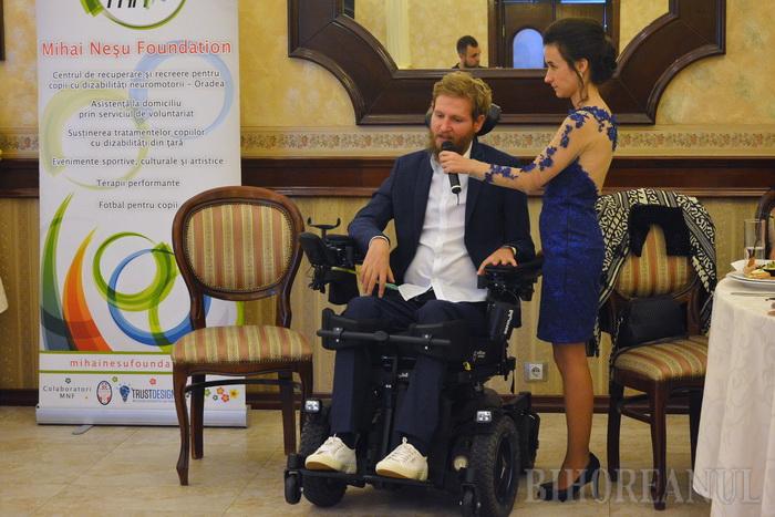 Cine este femeia care se ocupă de Mihăiță Neșu. Este nedezlipită de lângă el | FOTO