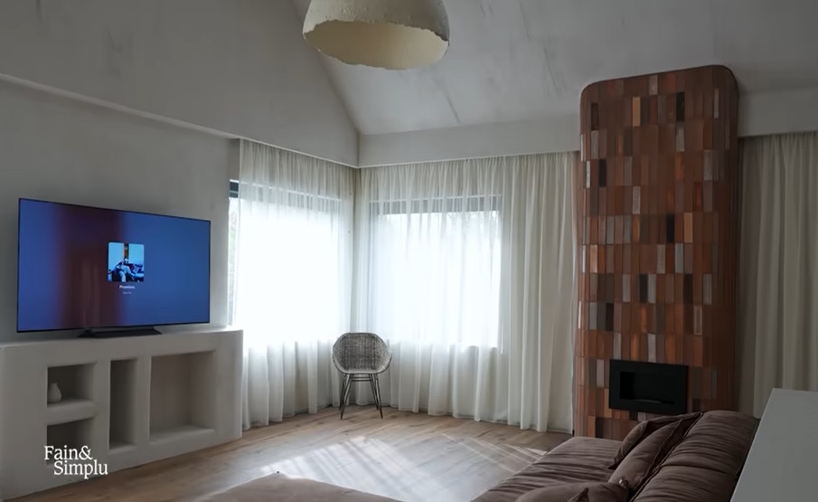 Imagini cu casa în care locuiește Sânziana Negru, lângă pădure. A construit-o de la zero: „Cea mai mare bătaie de cap cred că a fost cu muncitorii”