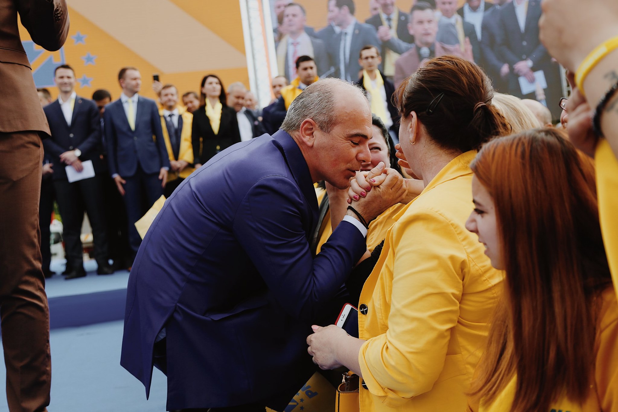 FOTO | Miting PNL la Focşani. Atac dur al lui Ludovic Orban: "Zilele lui Oprişan s-au terminat. Portofele, nu uita, Vrancea nu mai e a ta!"