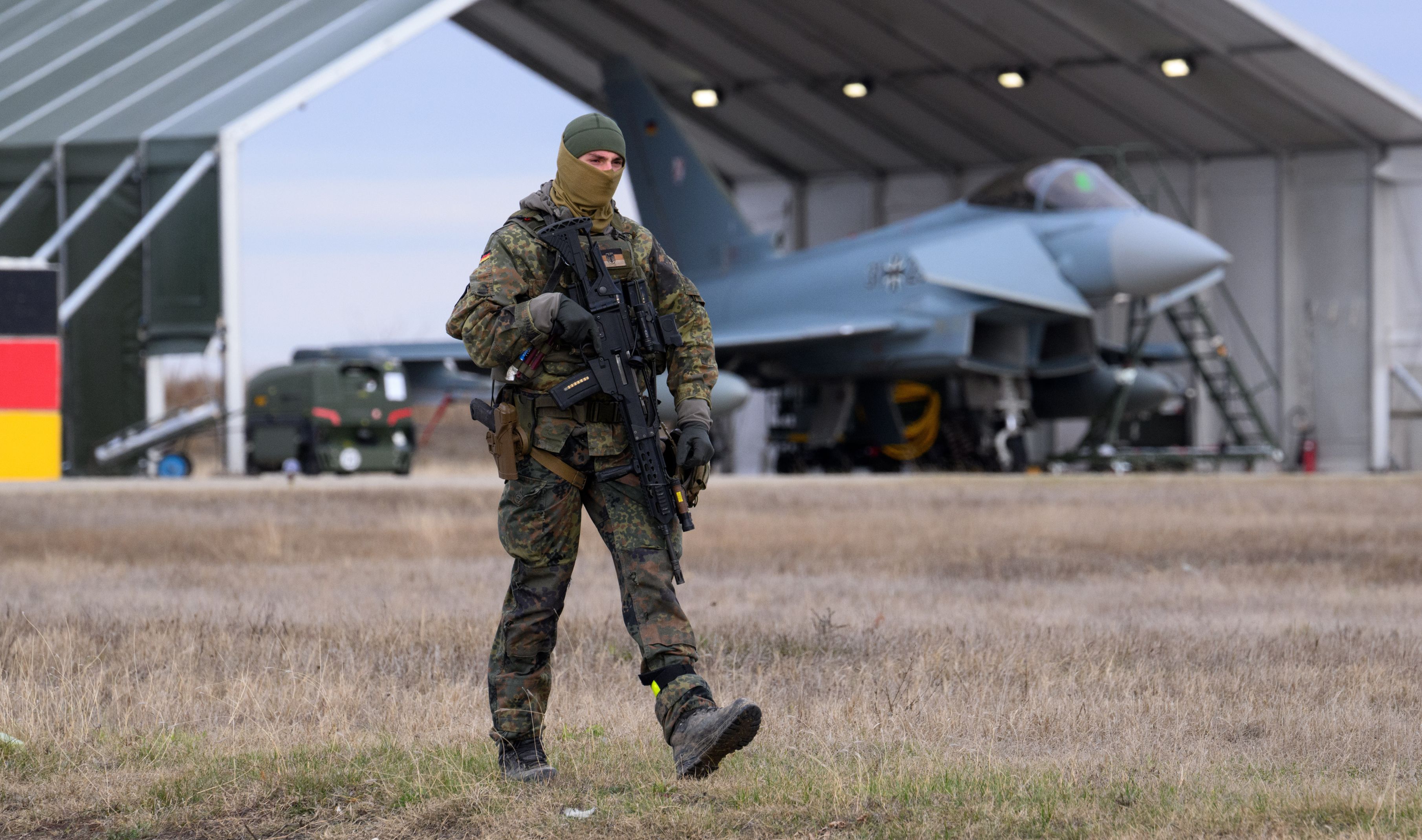 Reportaj BBC la Mihail Kogălniceanu: o comună din România e pe cale să devină cea mai mare bază aeriană a NATO din Europa