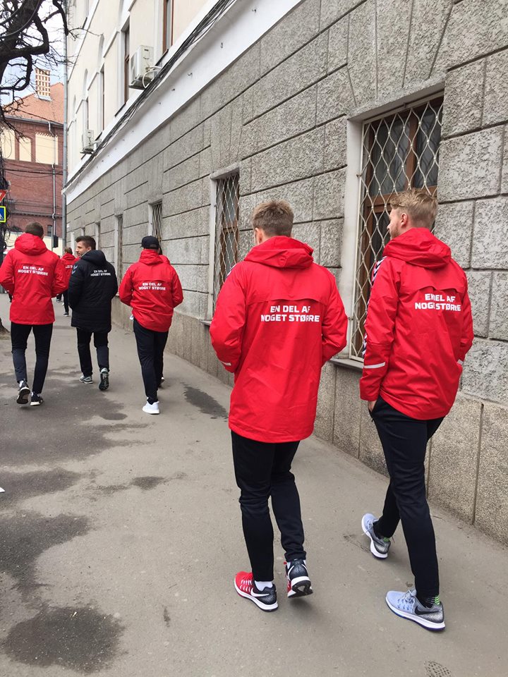 Fotbaliștii danezi au făcut o scurtă plimbare de relaxare prin Cluj | FOTO&VIDEO