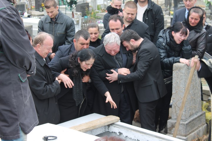 Catrinel Raț a leșinat de durere la căpătâiul fiicei sale, Paula!