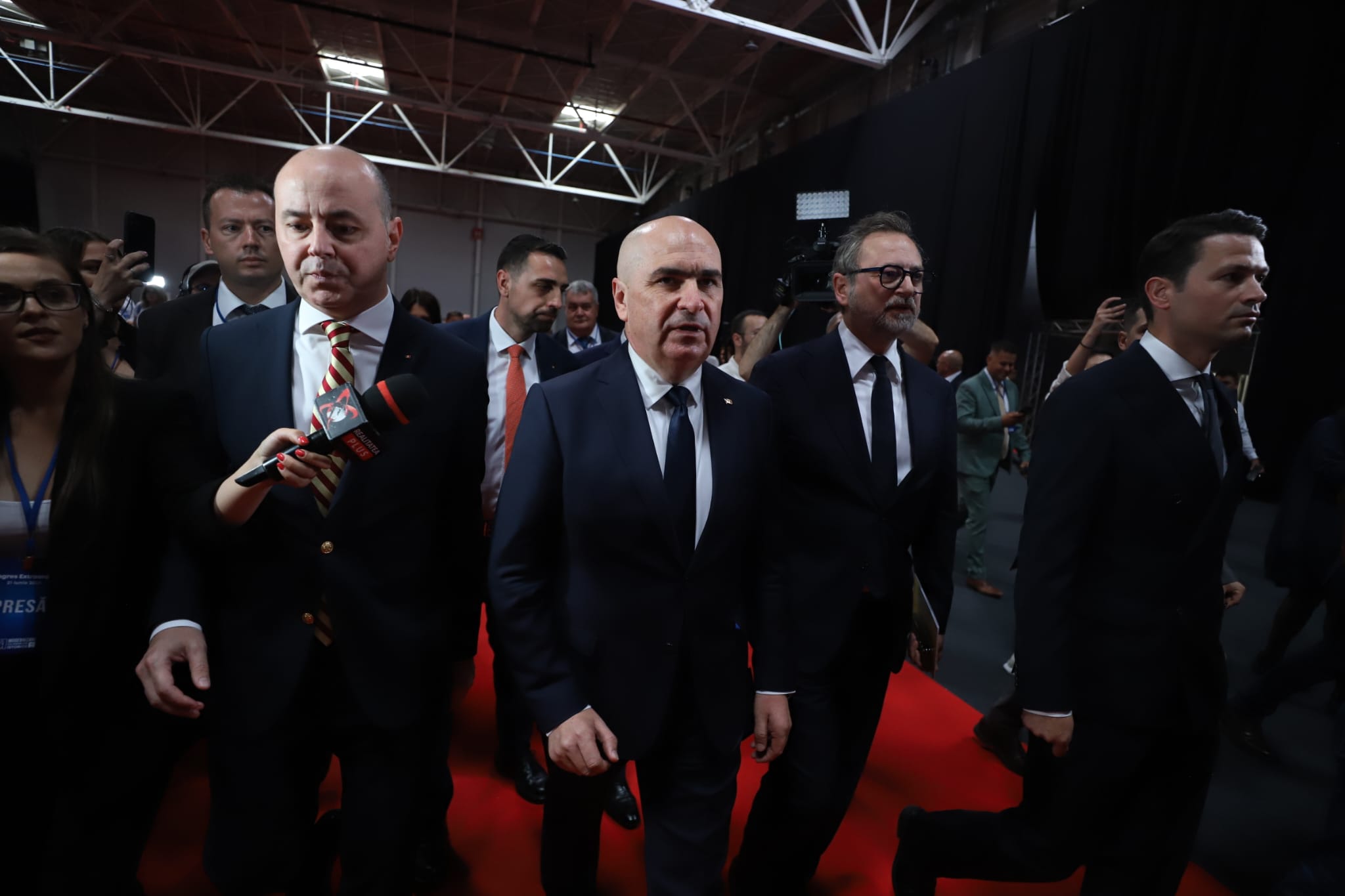Victorie de etapă a puciștilor din PNL după ce tribunalul a suspendat provizoriu executarea şi efectele Hotărârii Consiliului Naţional Extraordinar