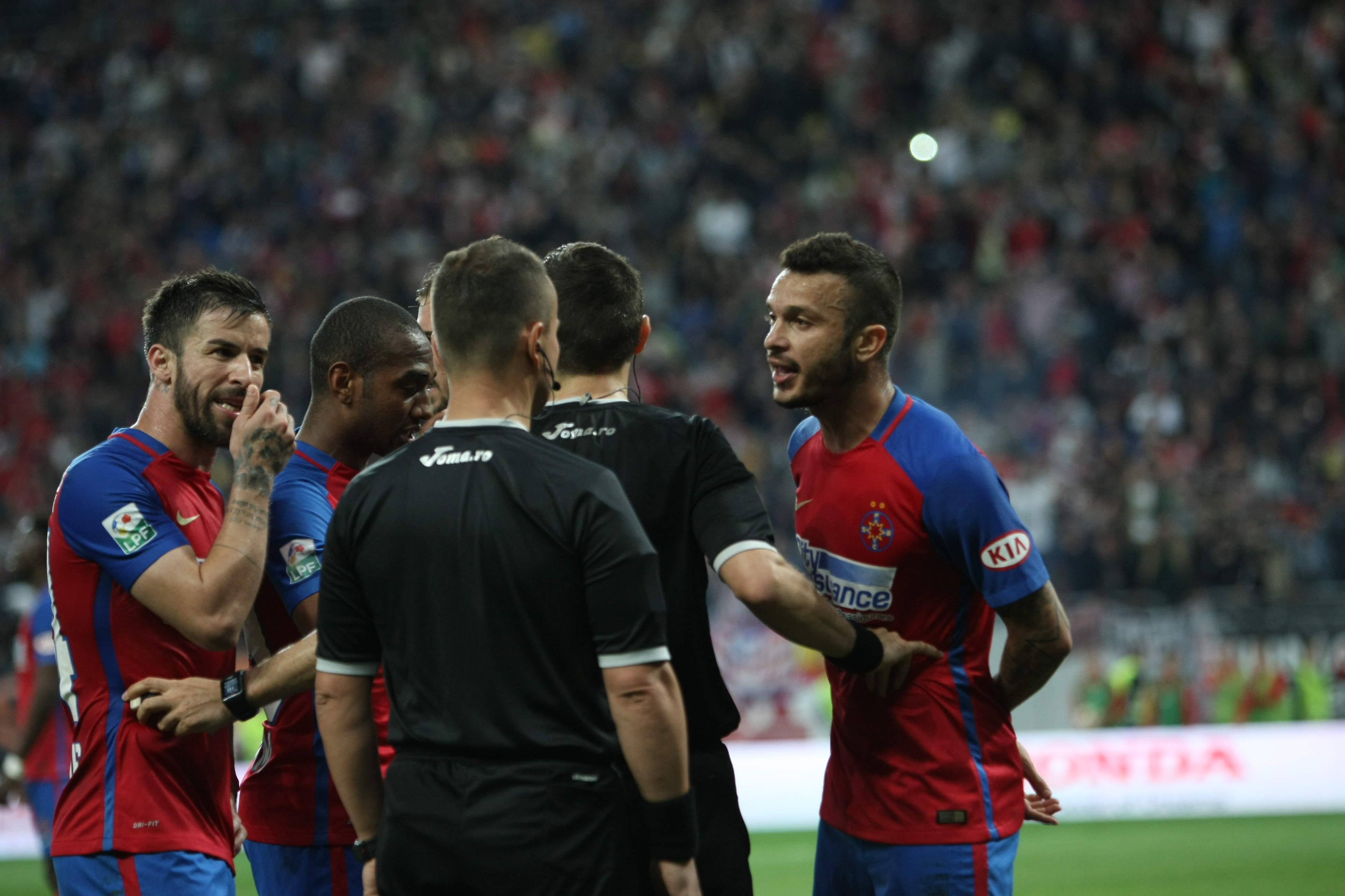 Liga I, etapa a 8-a, play-off: Dinamo - FCSB 2-1. Derby decis în minutul 96, din penalty! ”Cazul Bricheta”, nimica toată pe lângă bombardamentul de pe Arena Națională. Reghe, scandal cu arbitri | LIVE&VIDEO