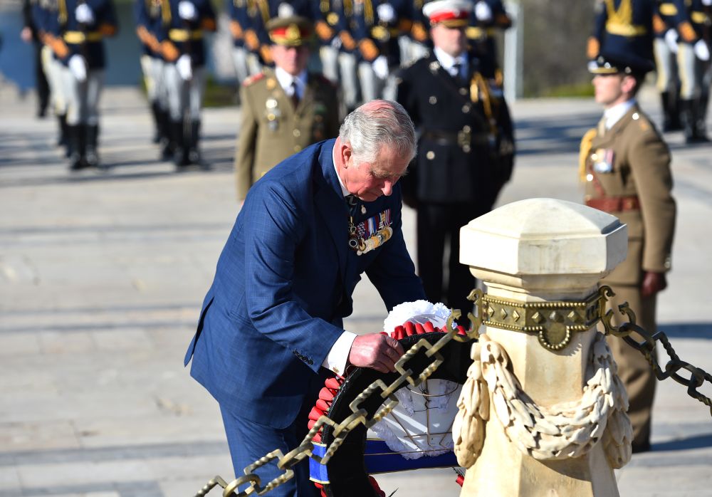 VIDEO & FOTO / Prinţul Charles, în România. Moștenitorul Coroanei Britanice a fost decorat de președintele Klaus Iohannis