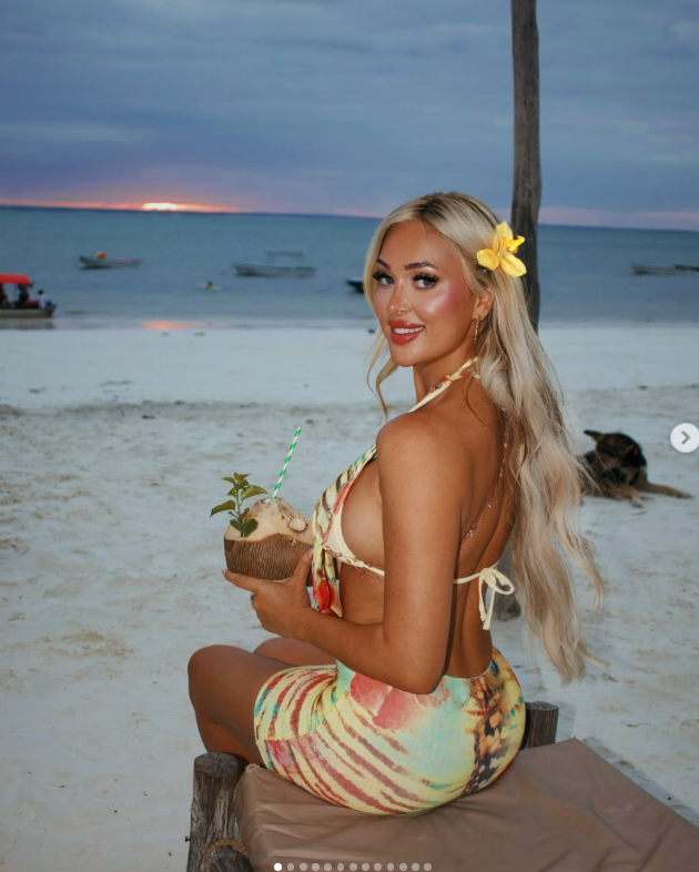 Imagini cu Raluca Zenga în costum de baie. Cum arată fosta soție a lui Walter Zenga la 44 de ani. „Viața se mișcă atât de repede”