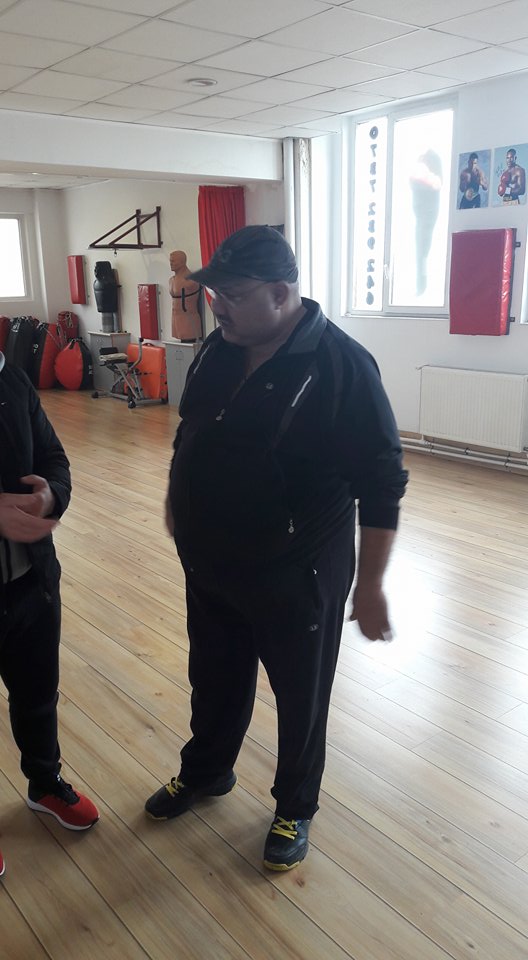 Primul meci de box în scaun cu rotile din România. Disputa are loc azi