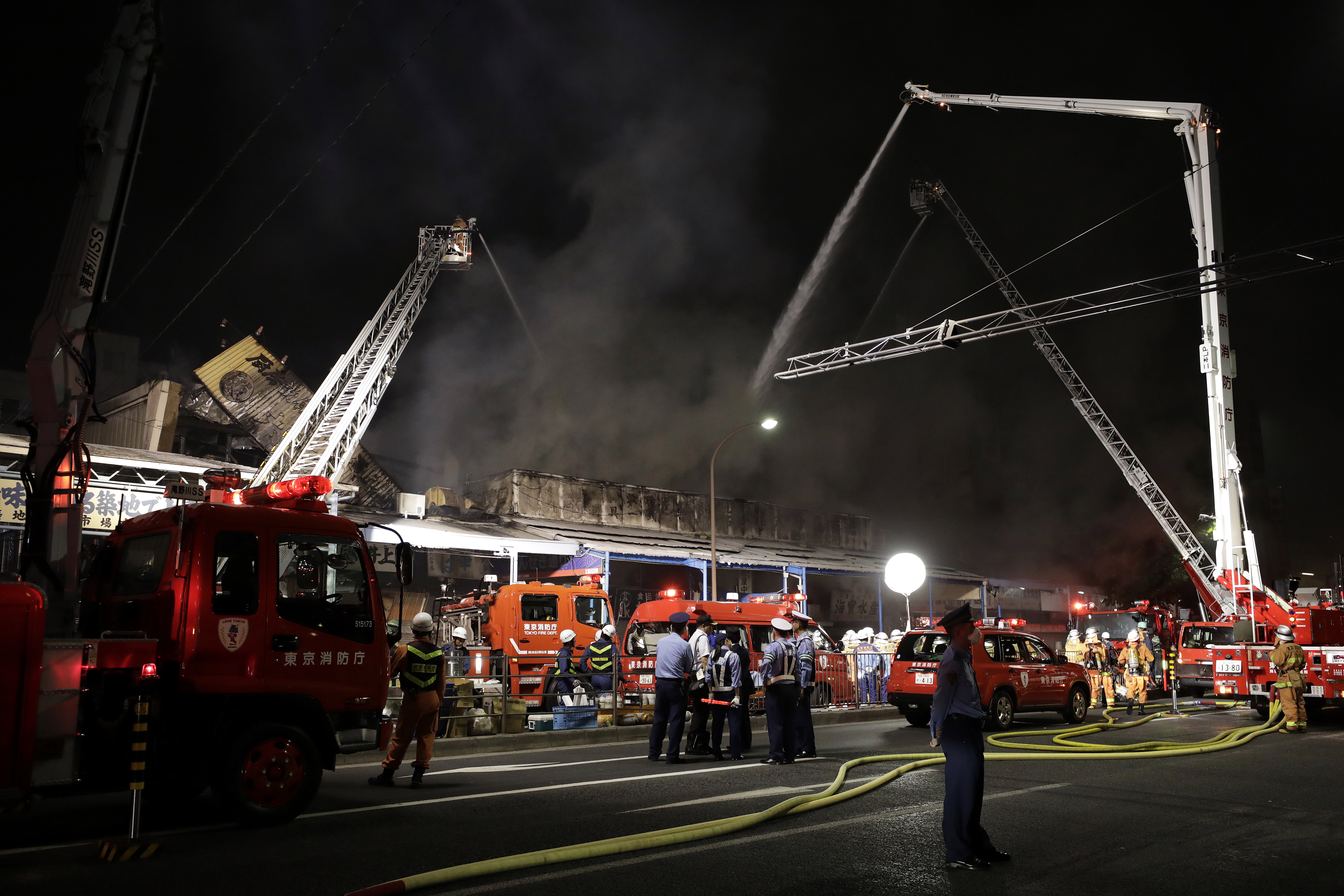 Incendiu puternic în Tokyo, lângă cea mai mare piață de pește din lume | FOTO