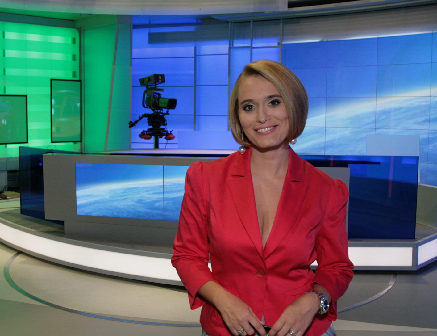 Lady in Red. Andreea Esca și obsesia ei pentru roșu! Rochiile cu care vedeta PRO TV se afișează de câțiva ani