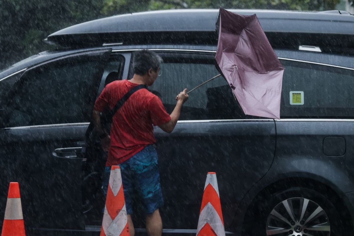 Zeci de răniți și peste 30.000 de gospodării fără curent electric, după ce taifunul Haikui a lovit Taiwanul